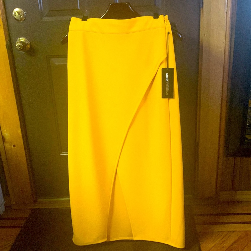 New York and Company. Brand Gabrielle union two-piece skirt set - Picture 2 of 9